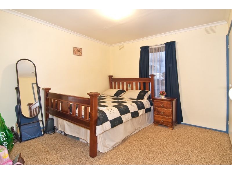 5 SURREY CLOSE, Hallam VIC 3803