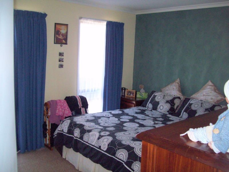 5 SURREY CLOSE, Hallam VIC 3803