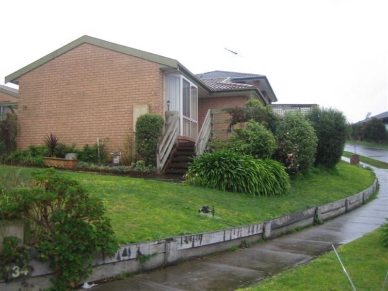 1/34 John Hunter Drive, Endeavour Hills VIC 3802