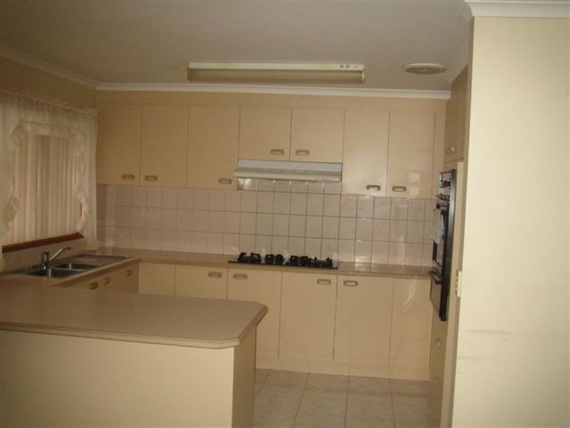 1/34 John Hunter Drive, Endeavour Hills VIC 3802