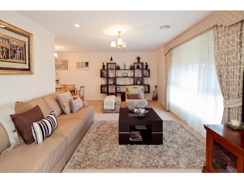 9 TORQUAY COURT, Endeavour Hills VIC 3802