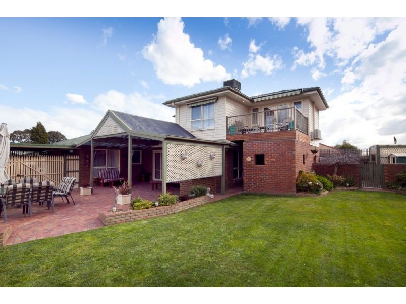 9 TORQUAY COURT, Endeavour Hills VIC 3802