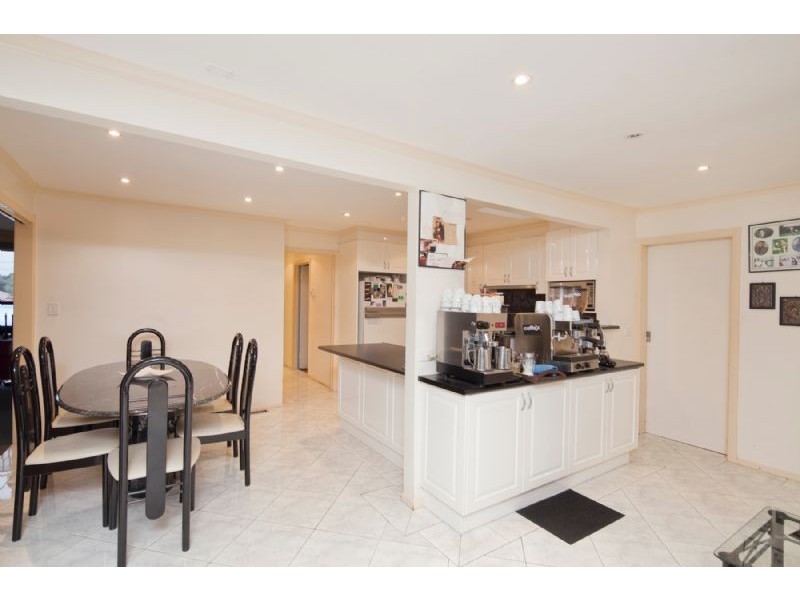 8 ELKINS COURT, Wheelers Hill VIC 3150