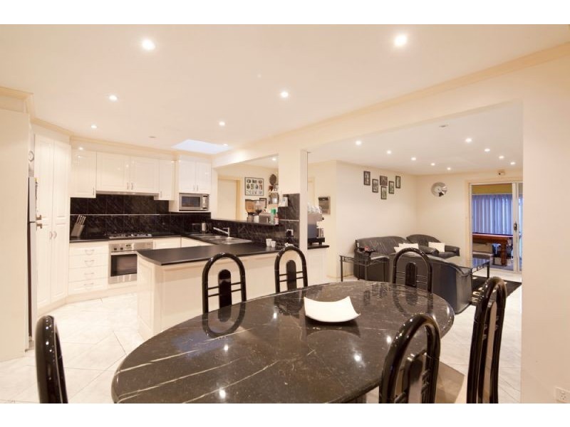 8 ELKINS COURT, Wheelers Hill VIC 3150