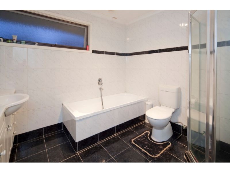 8 ELKINS COURT, Wheelers Hill VIC 3150