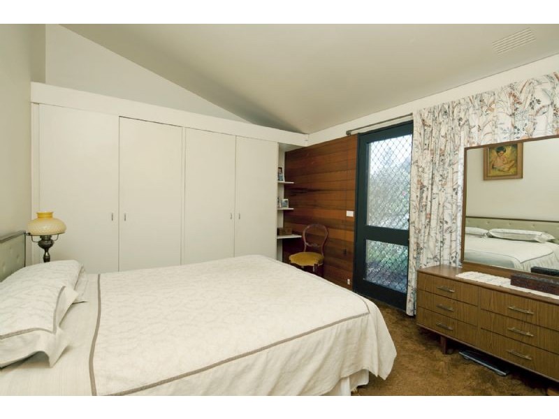 5 GENOA STREET, Dandenong North VIC 3175