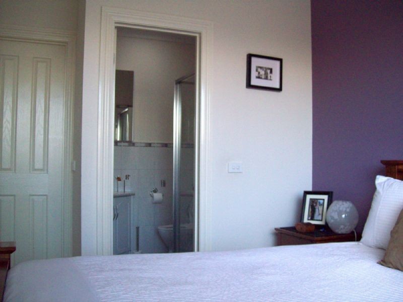 2/32 VICTOR AVENUE, Dandenong North VIC 3175