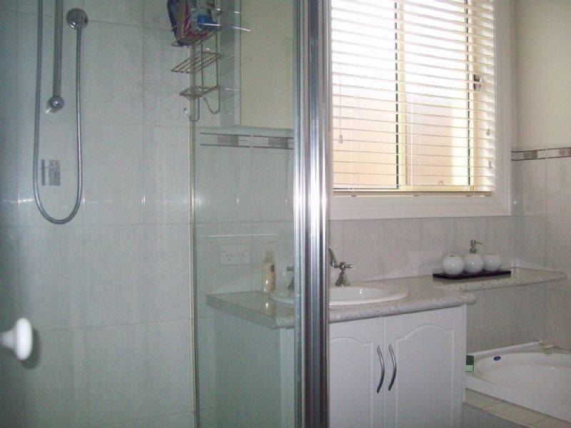 2/32 VICTOR AVENUE, Dandenong North VIC 3175