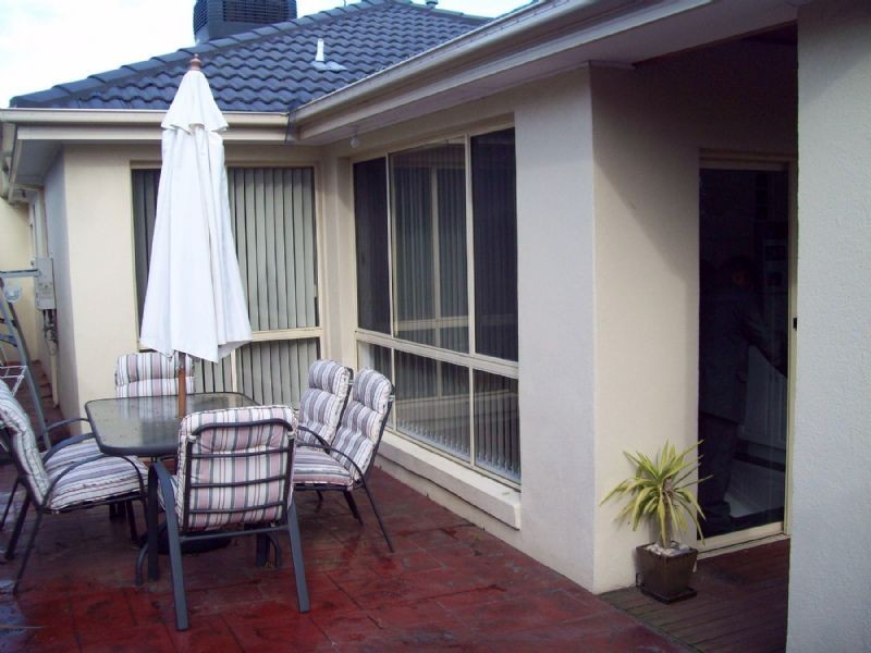 2/32 VICTOR AVENUE, Dandenong North VIC 3175