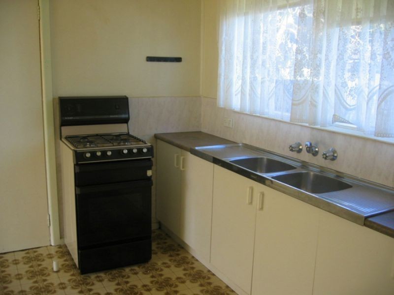 2/6 Edinborough Street, Hallam VIC 3803