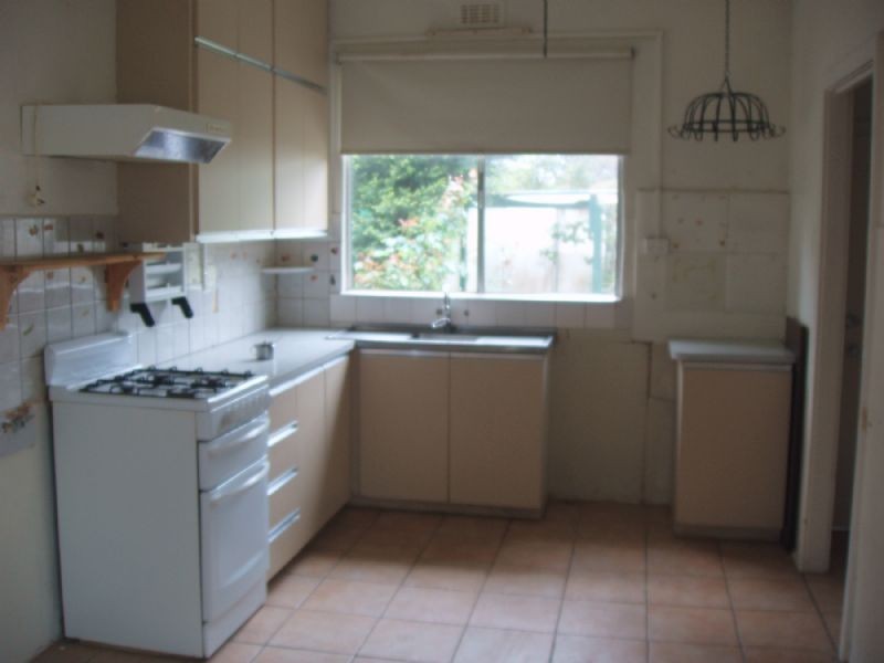 76 ROSS STREET, Dandenong VIC 3175