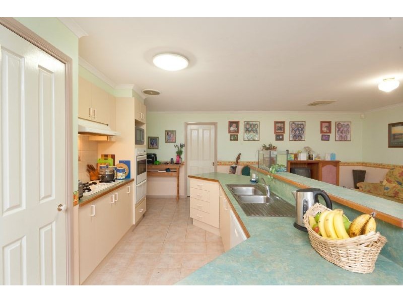 11 MILBURN COURT, Endeavour Hills VIC 3802