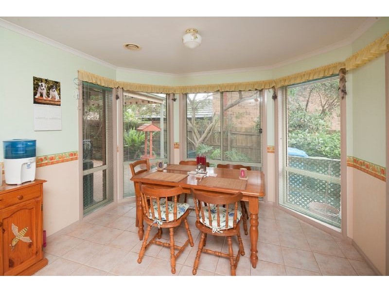 11 MILBURN COURT, Endeavour Hills VIC 3802