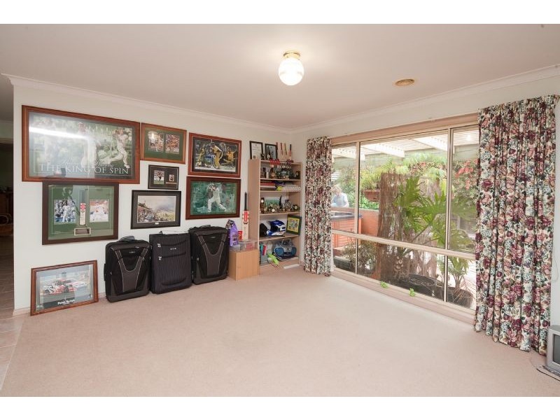 11 MILBURN COURT, Endeavour Hills VIC 3802