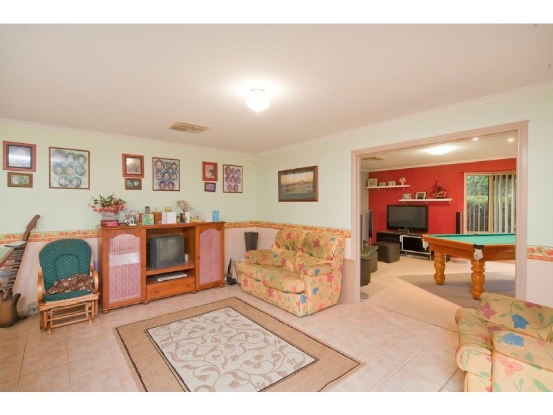 11 MILBURN COURT, Endeavour Hills VIC 3802