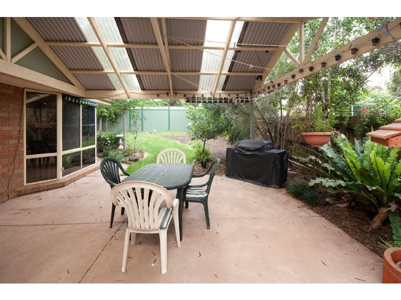 11 MILBURN COURT, Endeavour Hills VIC 3802