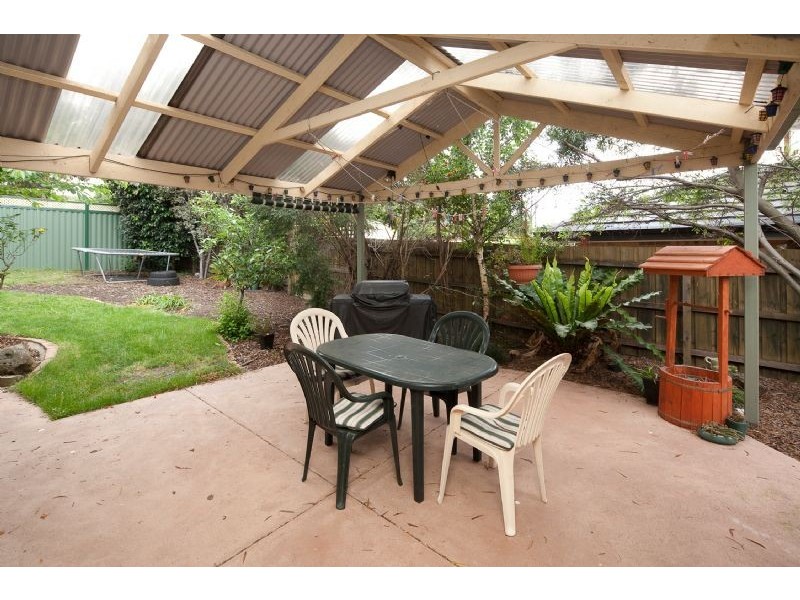 11 MILBURN COURT, Endeavour Hills VIC 3802