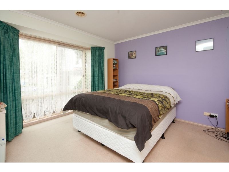 11 MILBURN COURT, Endeavour Hills VIC 3802