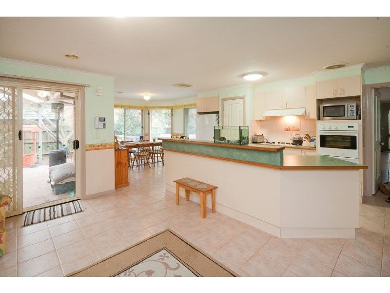 11 MILBURN COURT, Endeavour Hills VIC 3802