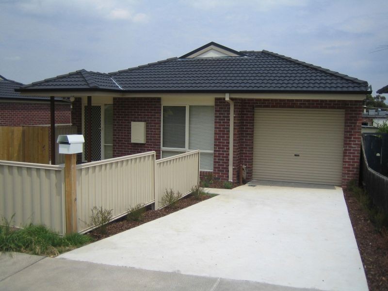 2/4 Eugenia Street, Doveton VIC 3177