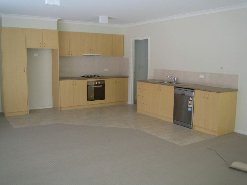 2/4 Eugenia Street, Doveton VIC 3177