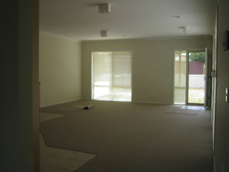 2/4 Eugenia Street, Doveton VIC 3177