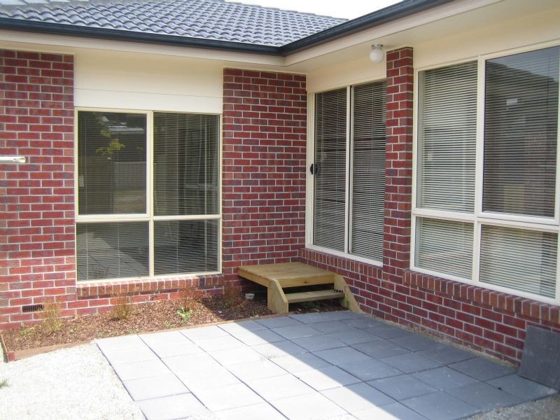 2/4 Eugenia Street, Doveton VIC 3177