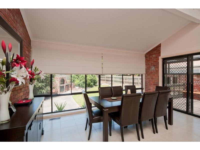 32 CHANTELL AVE, Endeavour Hills VIC 3802