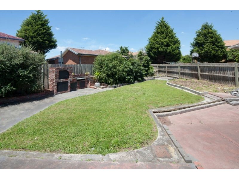 32 CHANTELL AVE, Endeavour Hills VIC 3802