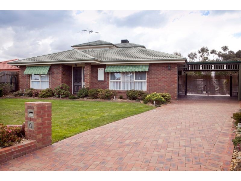 9 TORQUAY COURT, Endeavour Hills VIC 3802