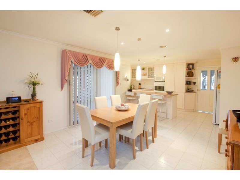 9 TORQUAY COURT, Endeavour Hills VIC 3802