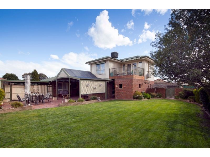 9 TORQUAY COURT, Endeavour Hills VIC 3802