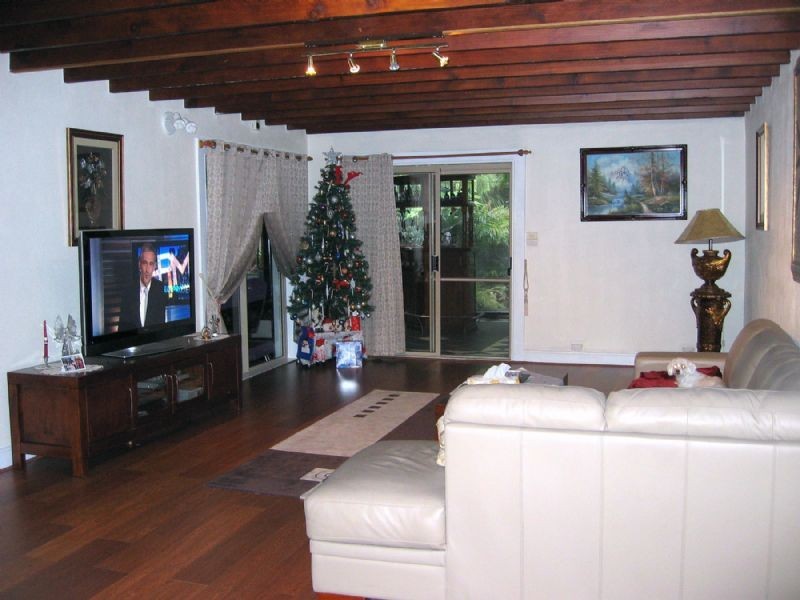 27 CRIMSON DRIVE, Doveton VIC 3177