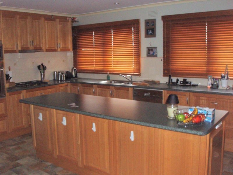 4 PECKOVER CRT, Endeavour Hills VIC 3802