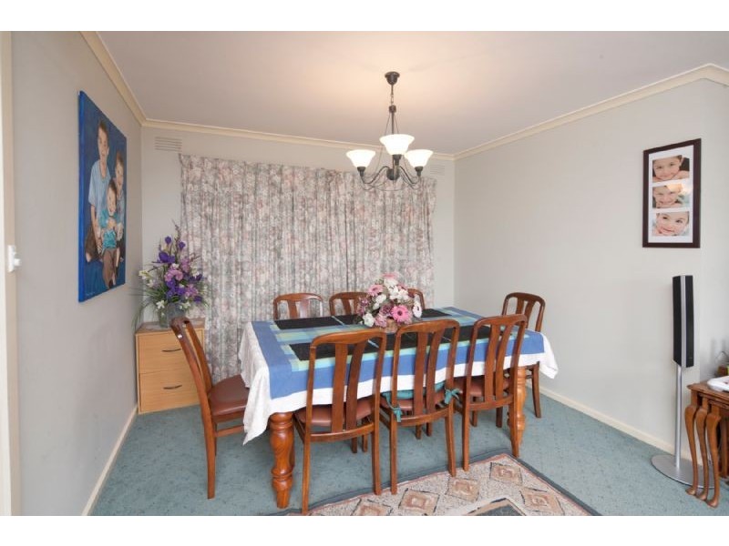 4 PECKOVER CRT, Endeavour Hills VIC 3802