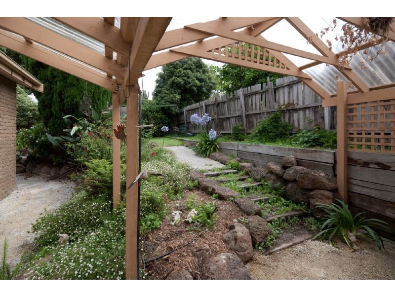 4 PECKOVER CRT, Endeavour Hills VIC 3802