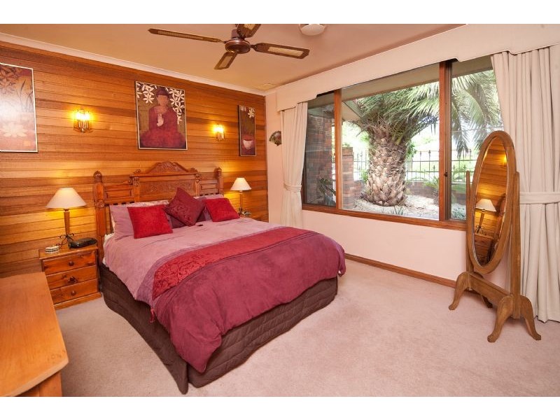 1 MOUNTVIEW AVE, Hallam VIC 3803