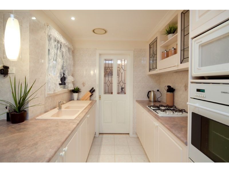 9 TORQUAY CRT, Endeavour Hills VIC 3802