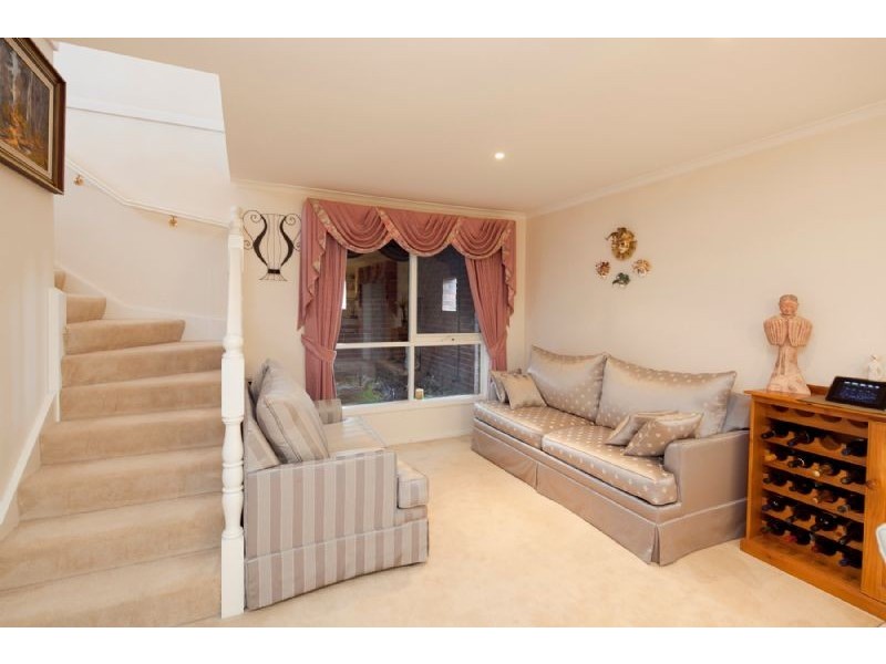 9 TORQUAY CRT, Endeavour Hills VIC 3802