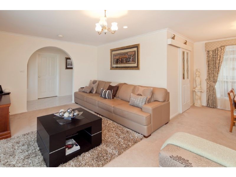 9 TORQUAY CRT, Endeavour Hills VIC 3802