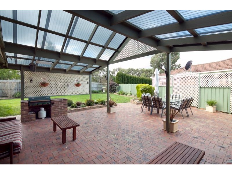 9 TORQUAY CRT, Endeavour Hills VIC 3802