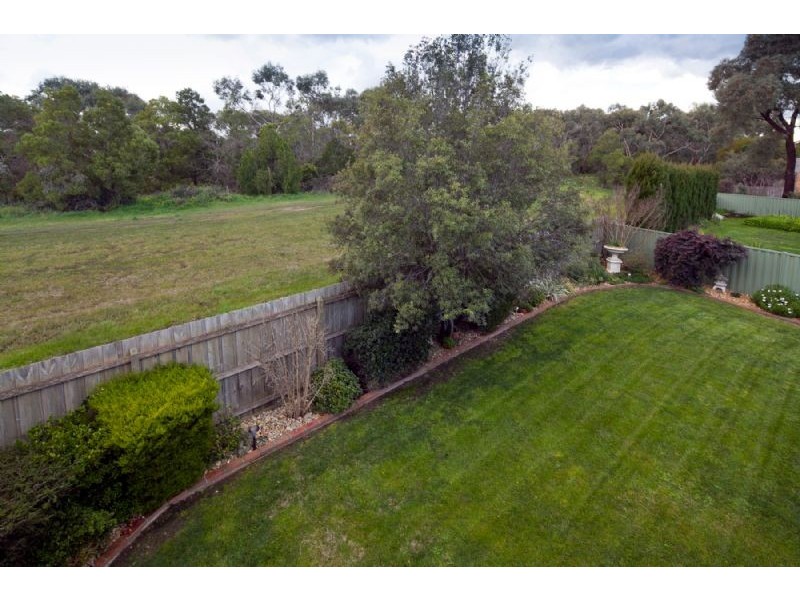 9 TORQUAY CRT, Endeavour Hills VIC 3802