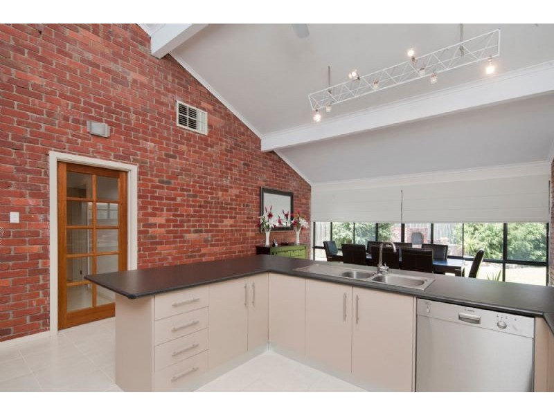 32 Chantell Ave, Endeavour Hills VIC 3802