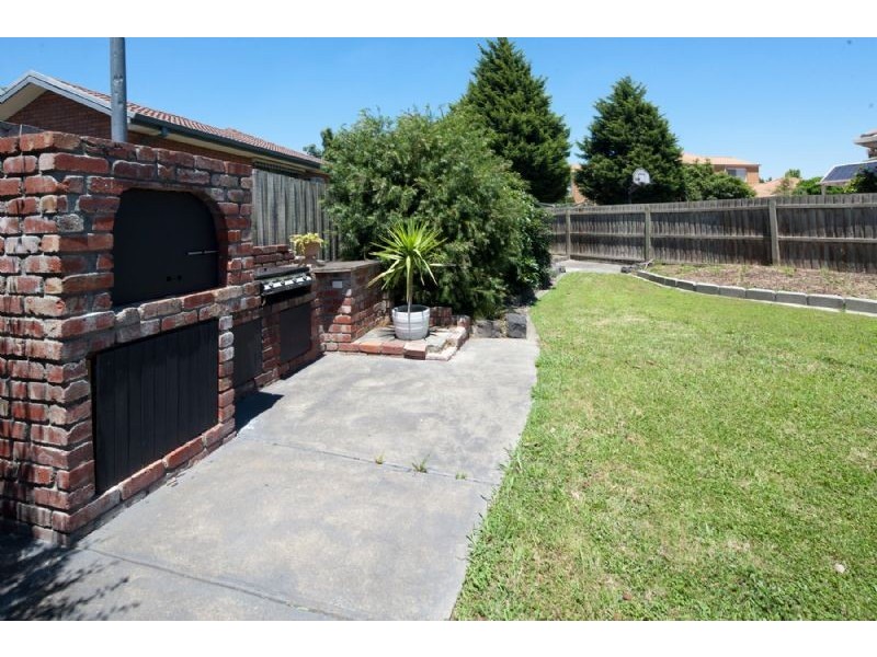 32 Chantell Ave, Endeavour Hills VIC 3802