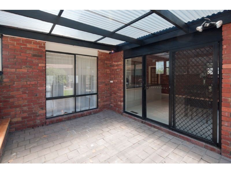 32 Chantell Ave, Endeavour Hills VIC 3802