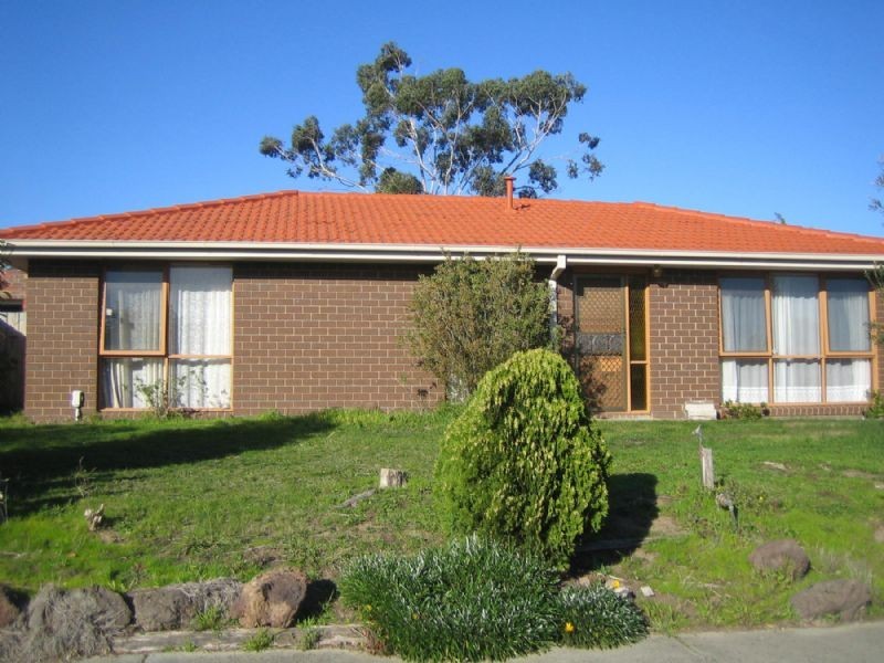 33 Kennington Park Drive, Endeavour Hills VIC 3802