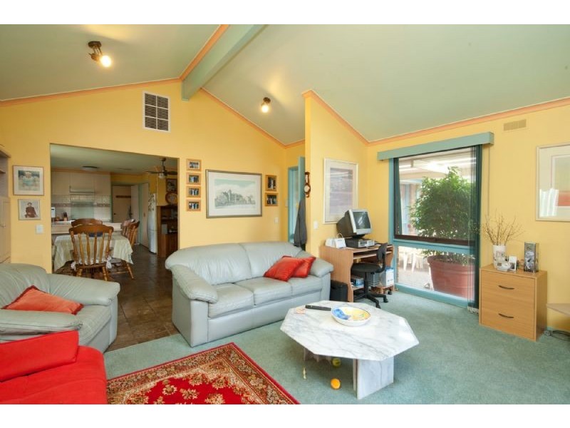 36 MILDURA CRESCENT, Endeavour Hills VIC 3802