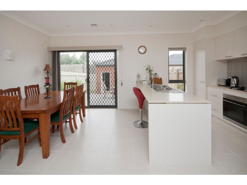 26 MANUSCRIPT DRIVE, Endeavour Hills VIC 3802