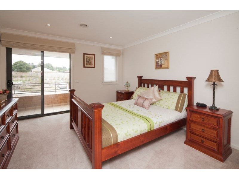 26 MANUSCRIPT DRIVE, Endeavour Hills VIC 3802