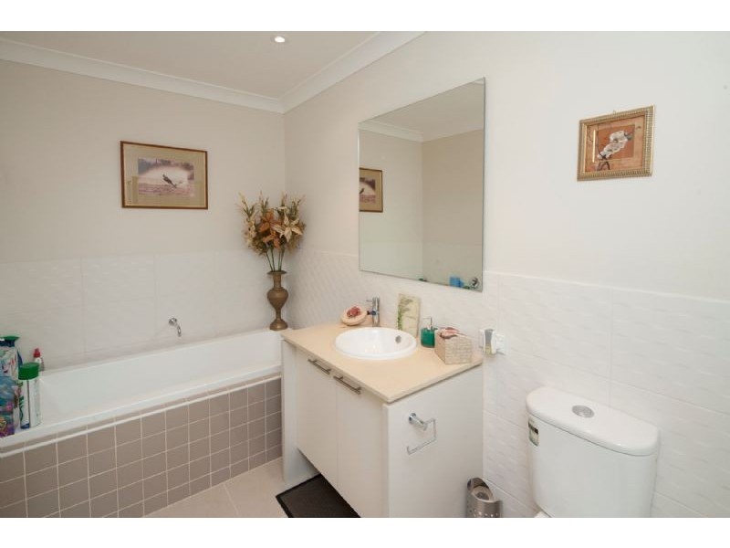 26 MANUSCRIPT DRIVE, Endeavour Hills VIC 3802